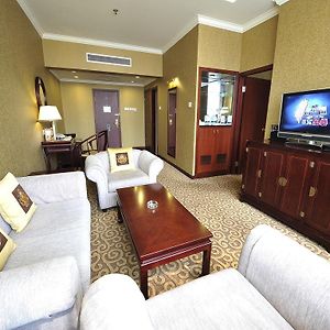 Deluxe King Suite
